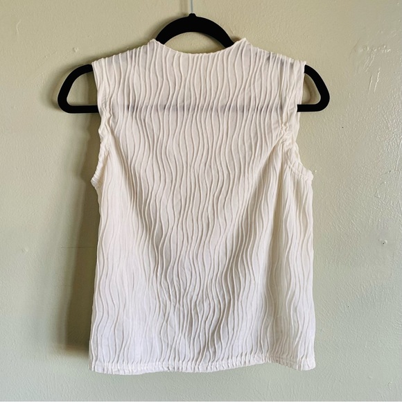 Ivory colored blouse. - Picture 1 of 8